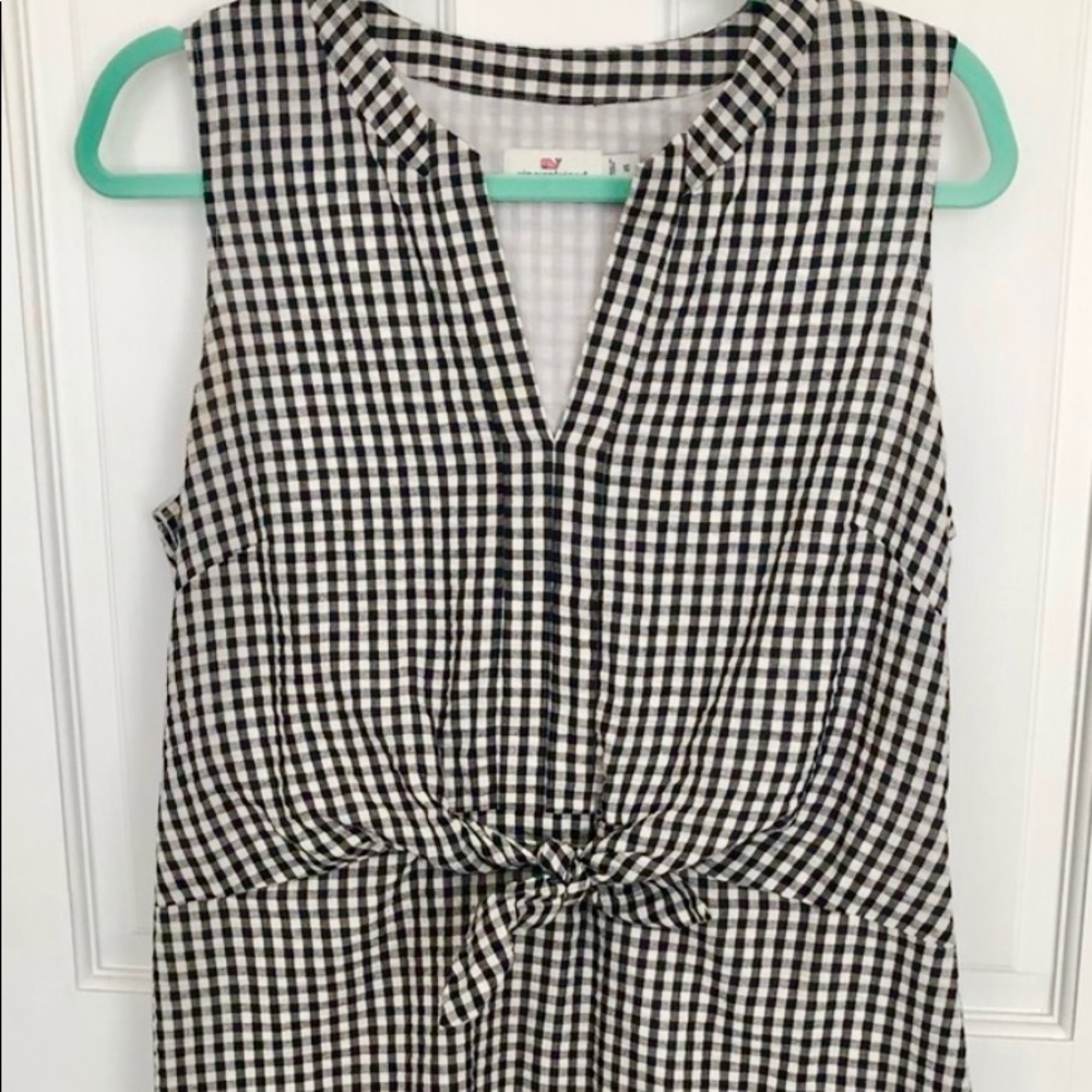 Vineyard Vines Favorite! Black gingham shift. Knot front.